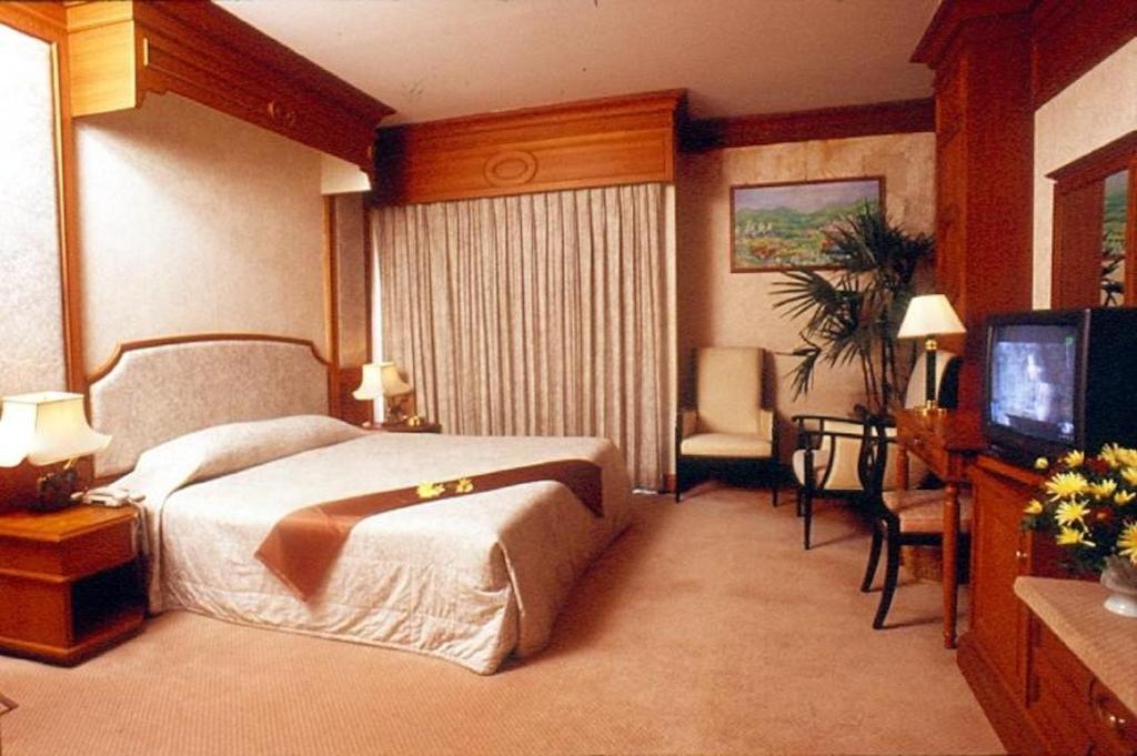 Sinthavee Hotel Phuket Exterior photo